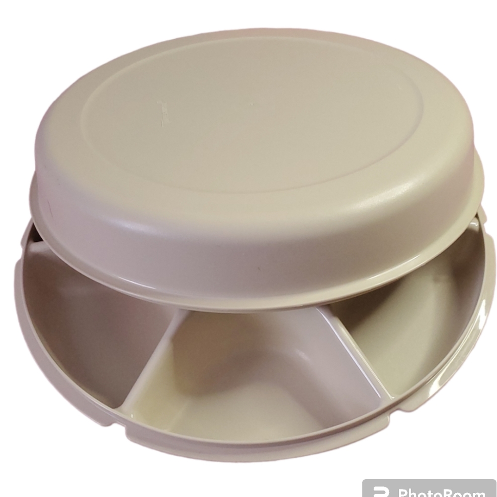 Tupperware Divider Tray with Dip Container - Picture 3 of 13